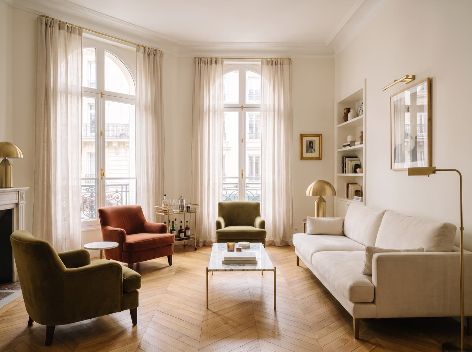 Salon lumineux de l'appartement